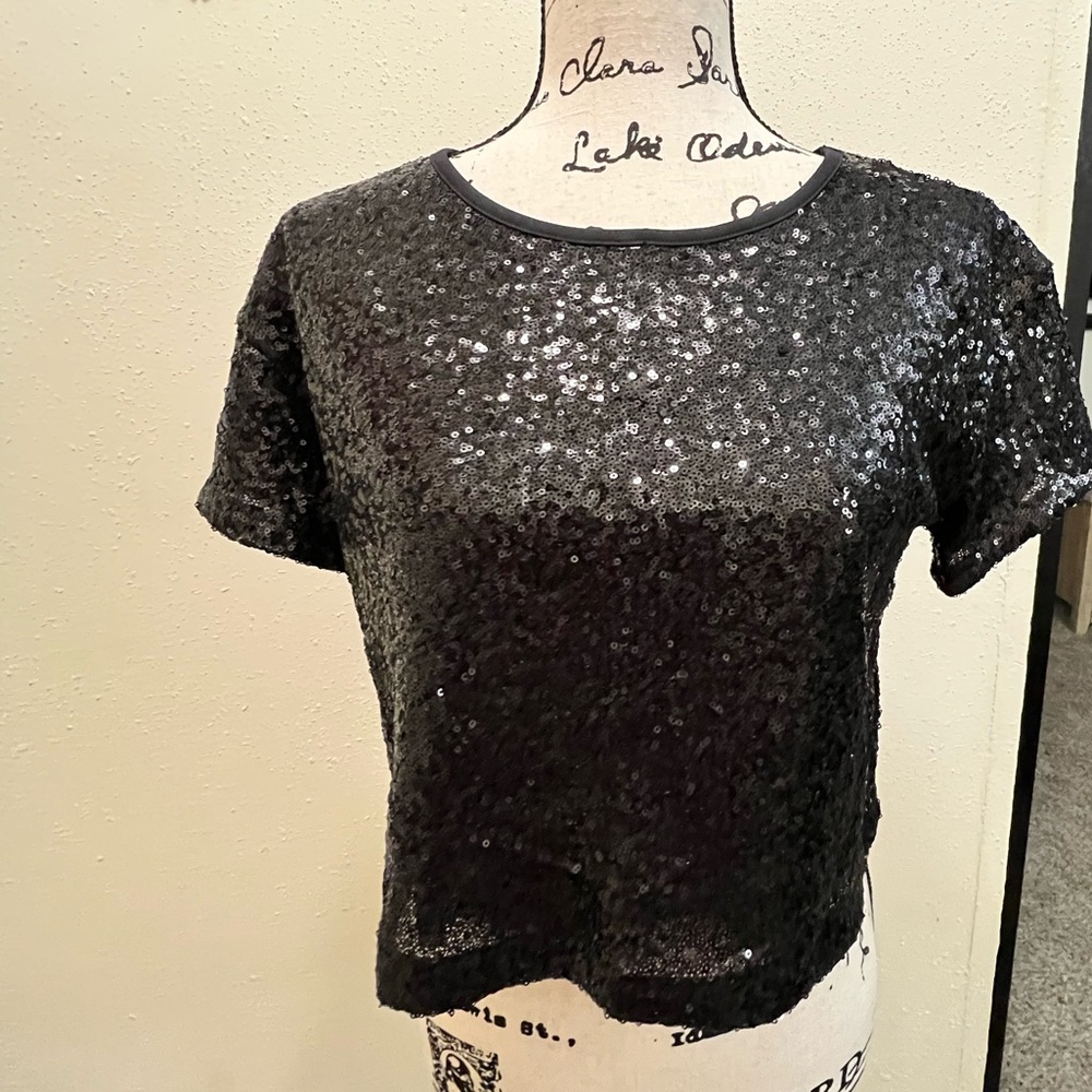 VS - Black sequins cropped top